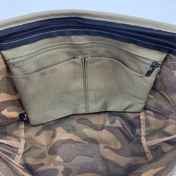 Milesto Camouflage Canvas Medium Multi Pocket Strap Messenger NWT - Picture 5 of 12